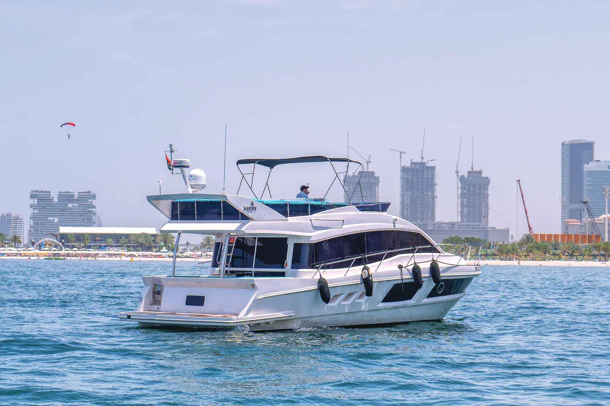 Luxury_yacht_rental_dubai